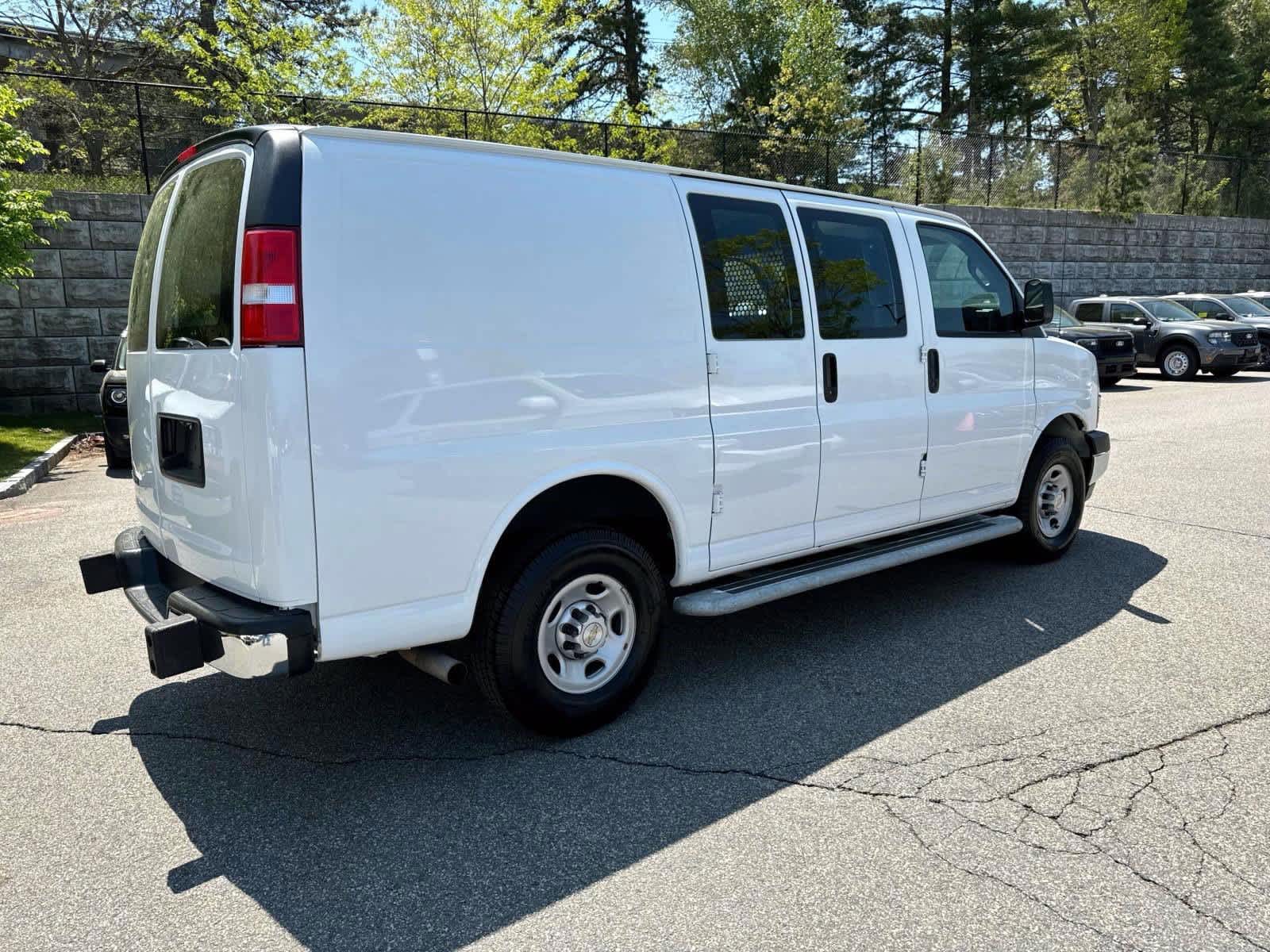 2023 Chevrolet Express Cargo Work Van - Photo 4