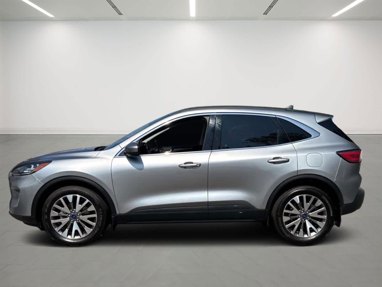 2022 Ford Escape Titanium photo 2