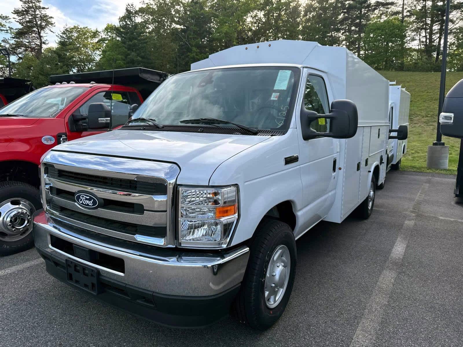 2026 Ford E-Series SRW E-350 Super Duty 138 in WB's photo