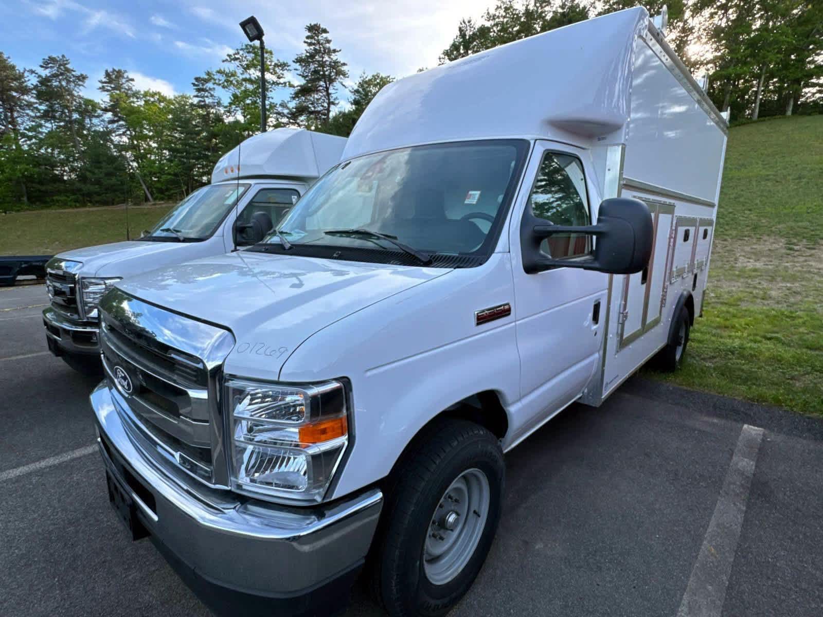 2027 Ford E-Series SRW E-350 Super Duty 158 in WB's photo