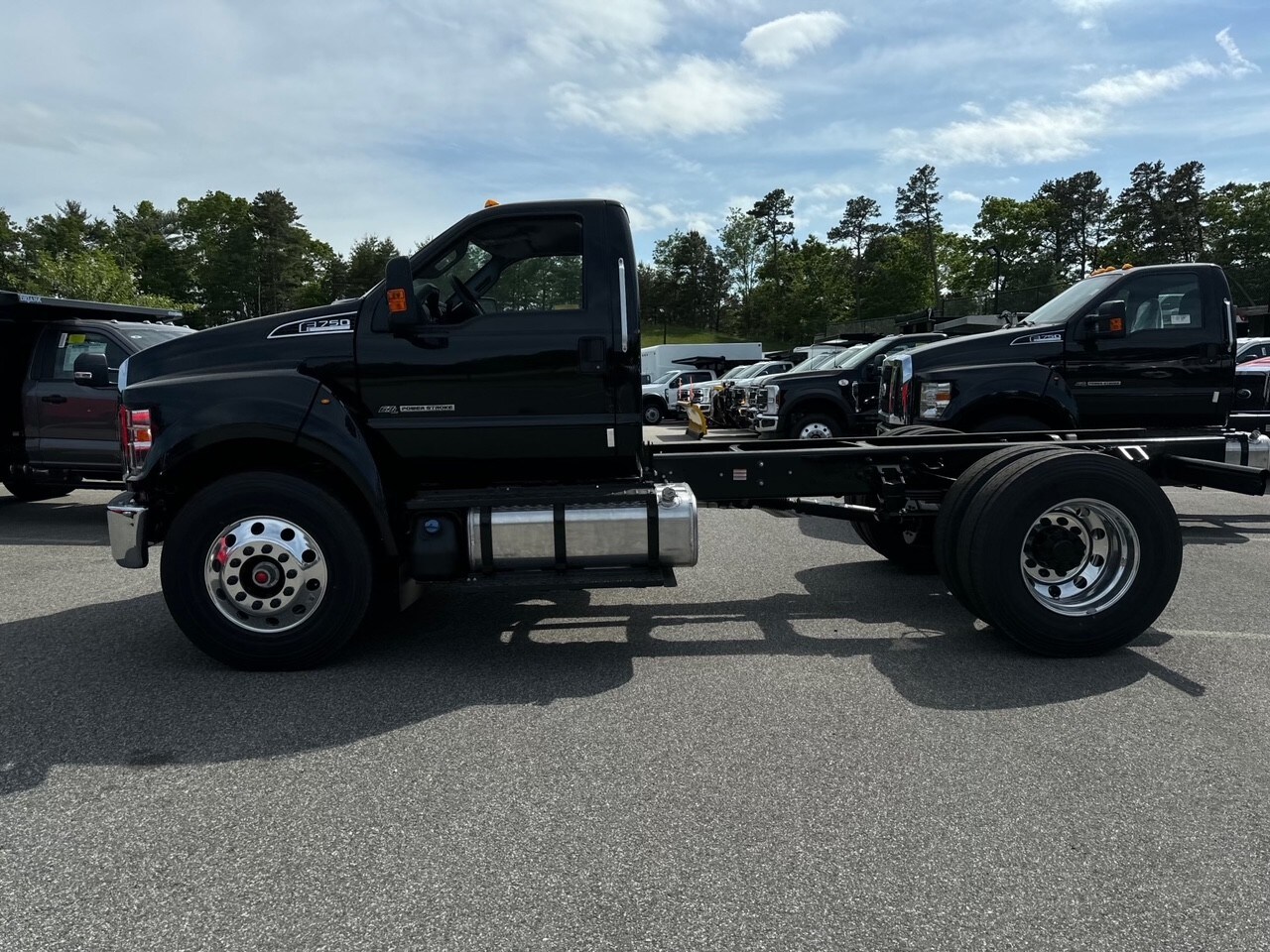 2025 Ford F-750 Regular Cab photo 2