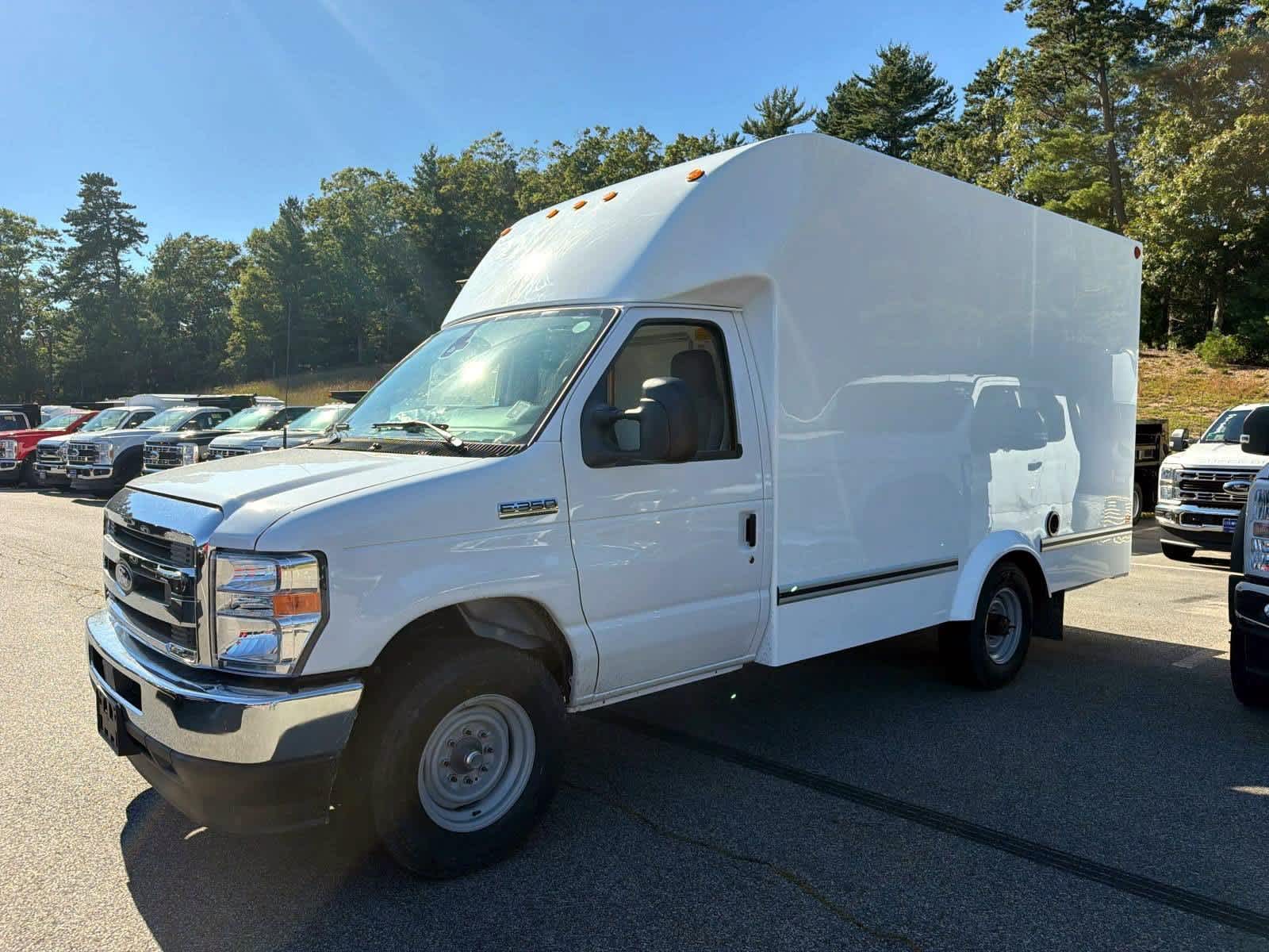 2027 Ford E-350 Cutaway Truck