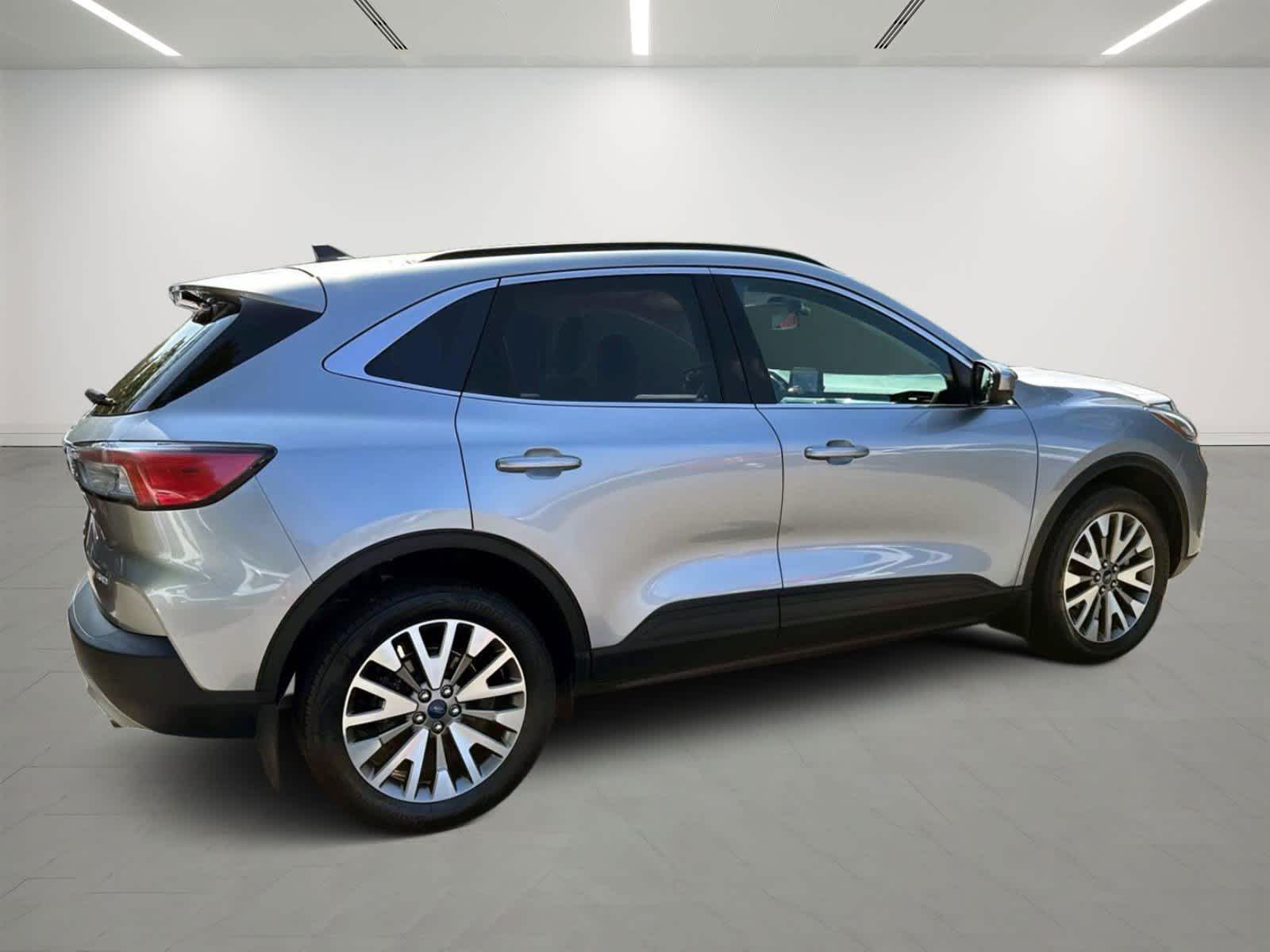 2022 Ford Escape Titanium photo 4