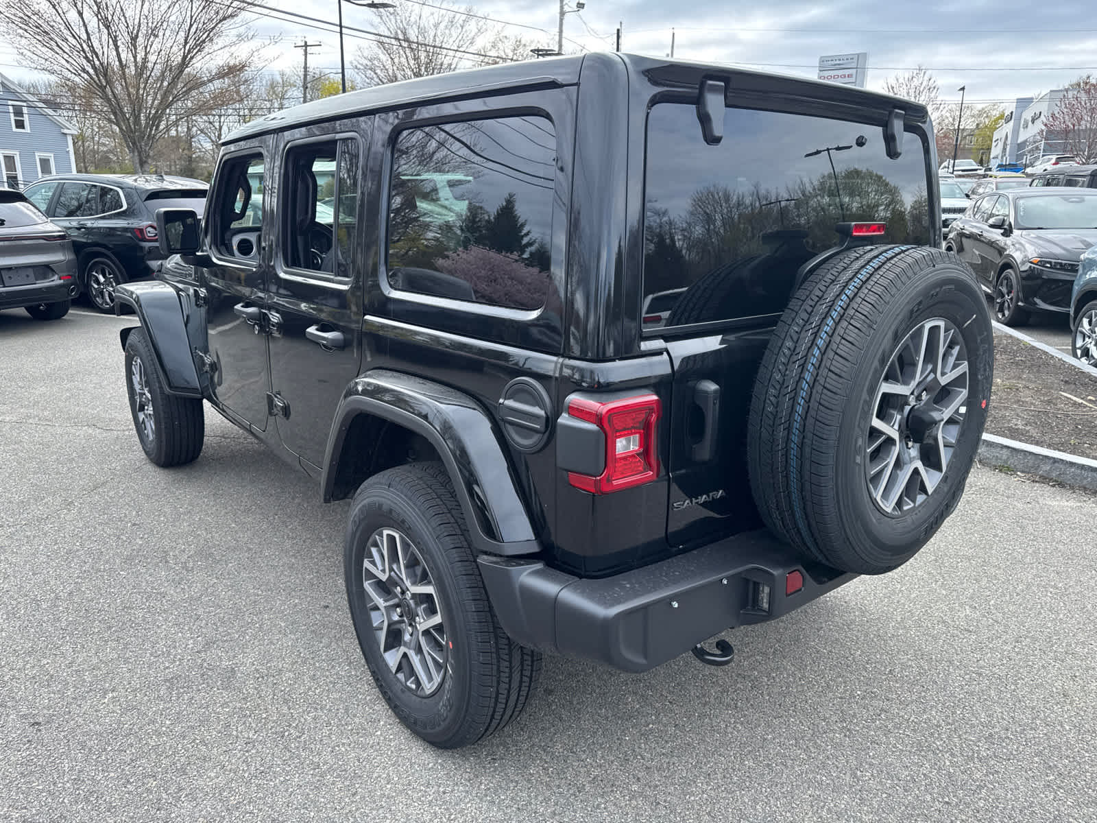 2025 Jeep Wrangler Sahara photo 4