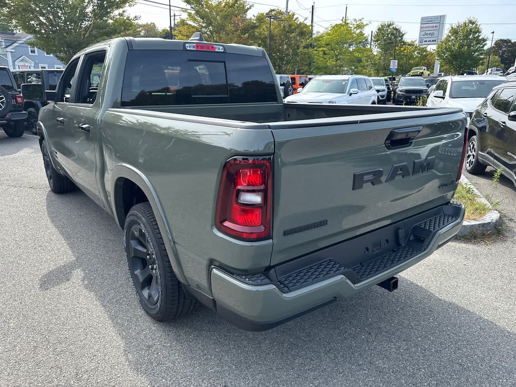 New 2025 Ram 1500 BIG HORN CREW CAB 4X4 5'7 BOX Pickup