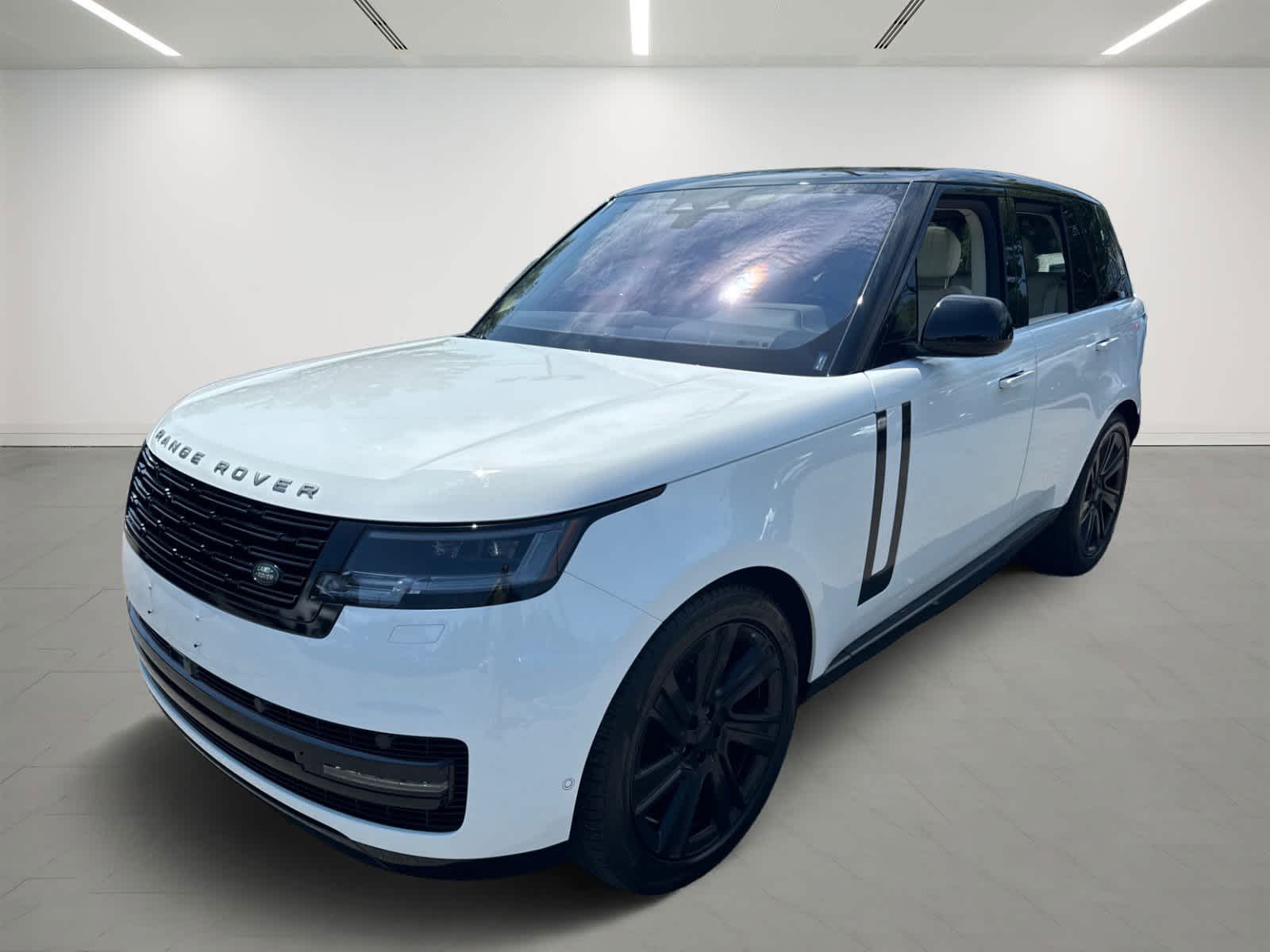 2023 Land Rover Range Rover SE photo 2