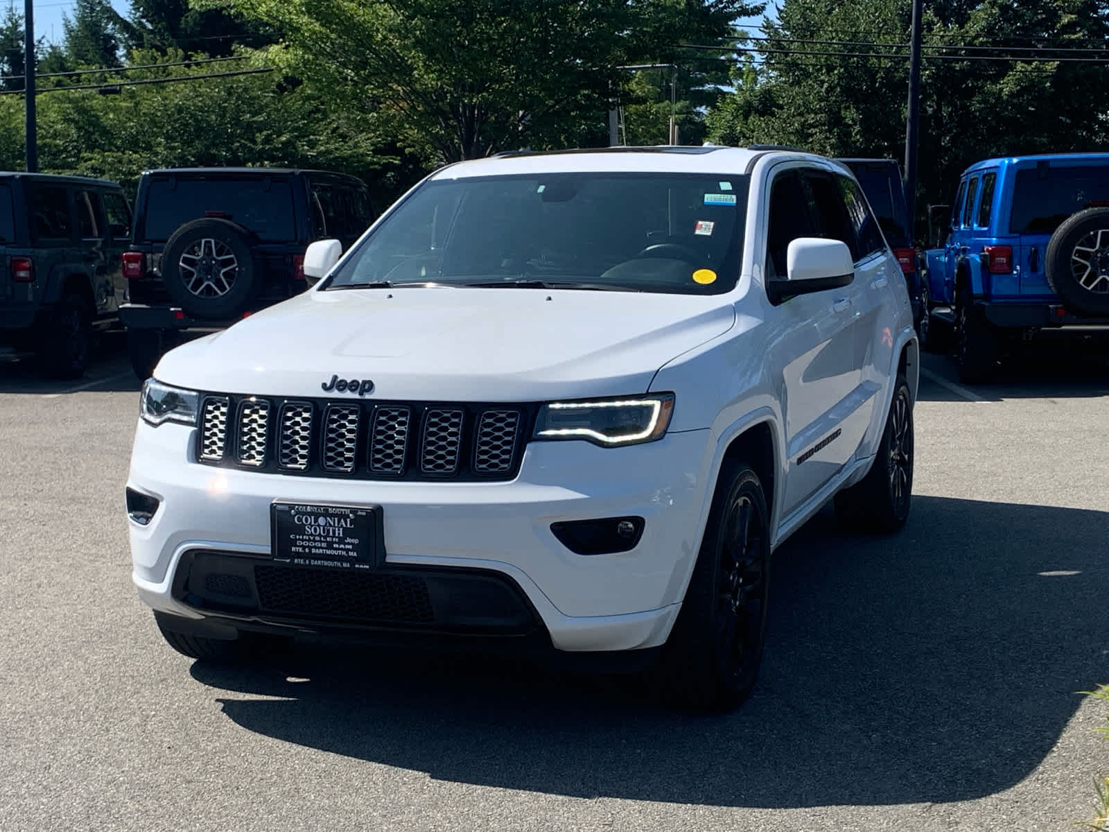 2022 Jeep Cherokee Laredo photo 2