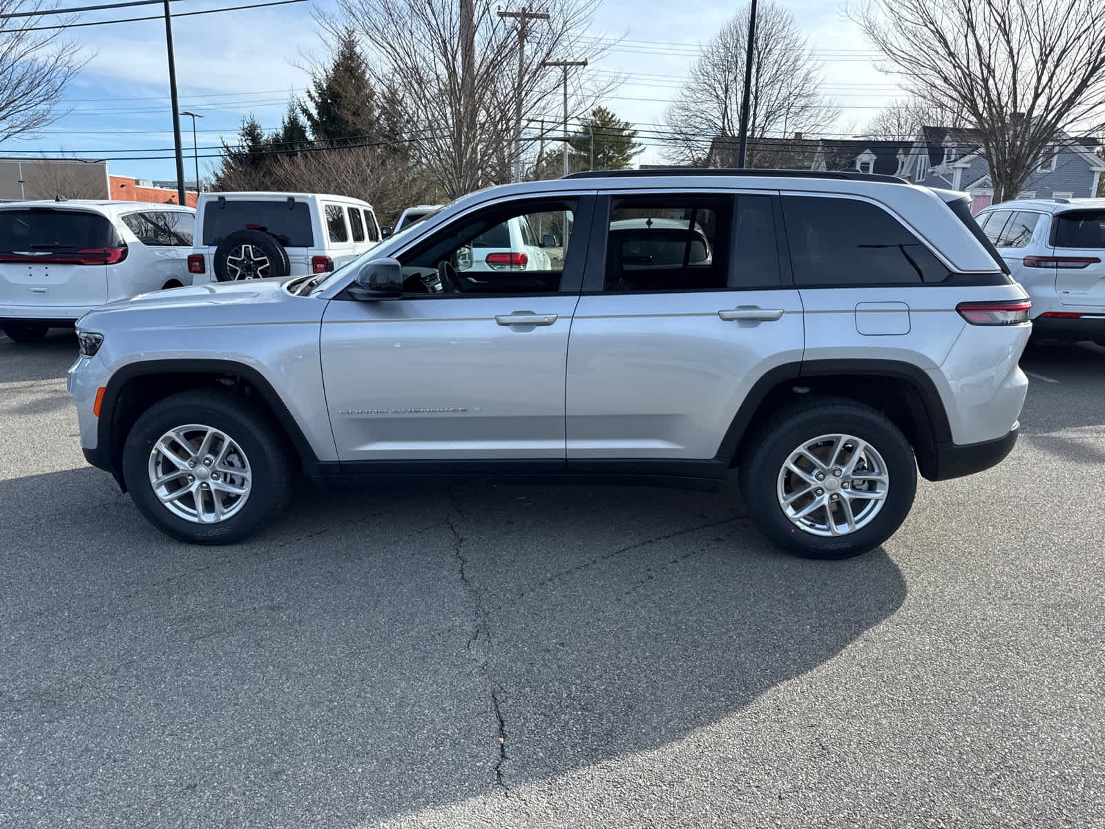 2025 Jeep Grand Cherokee Laredo X photo 3
