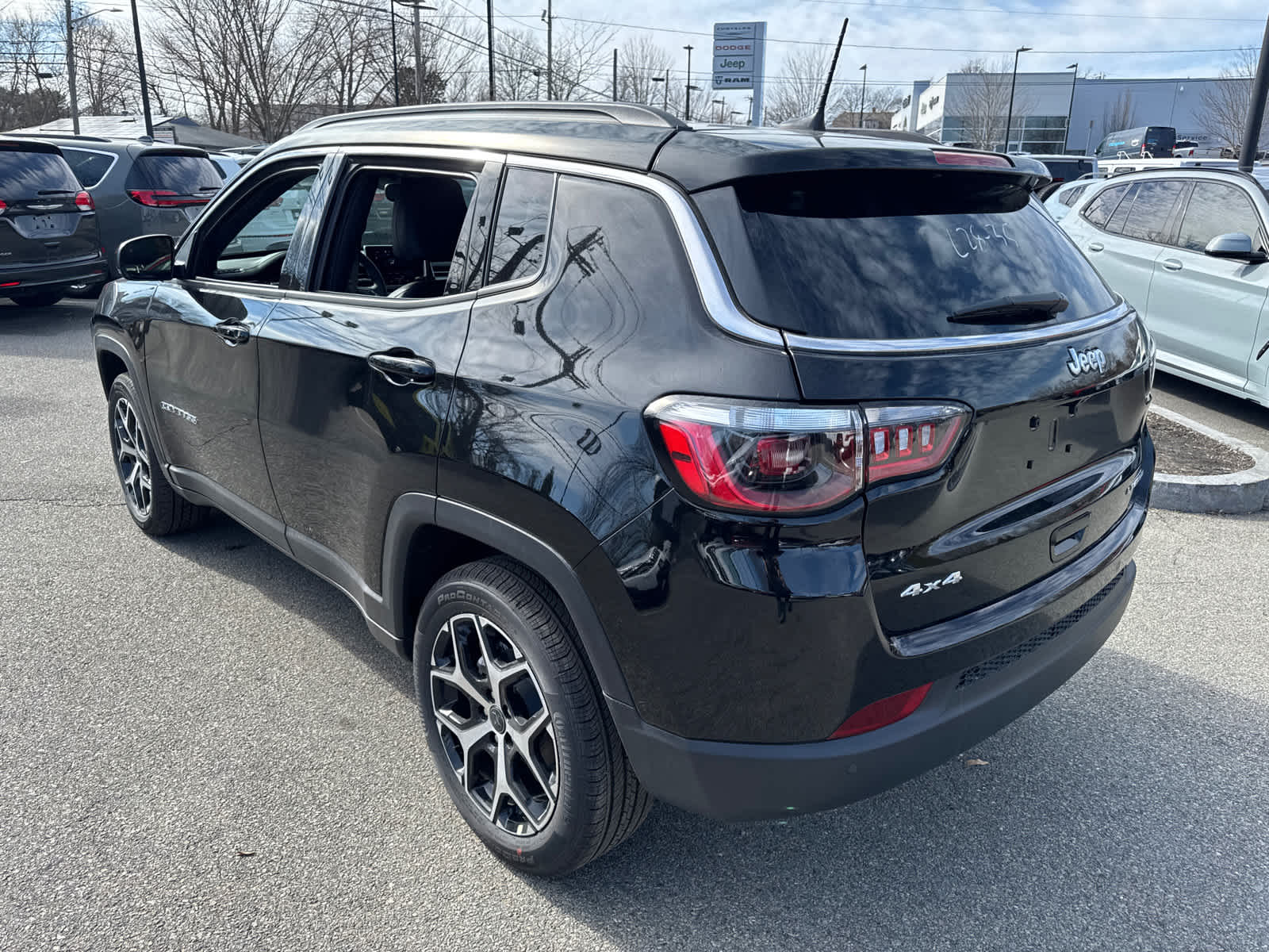 2025 Jeep Compass Limited photo 4