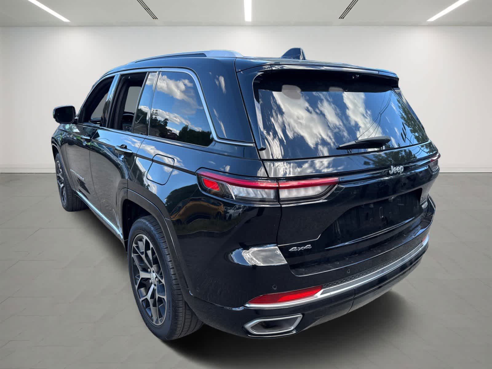 2022 Jeep Grand Cherokee Summit Reserve photo 4