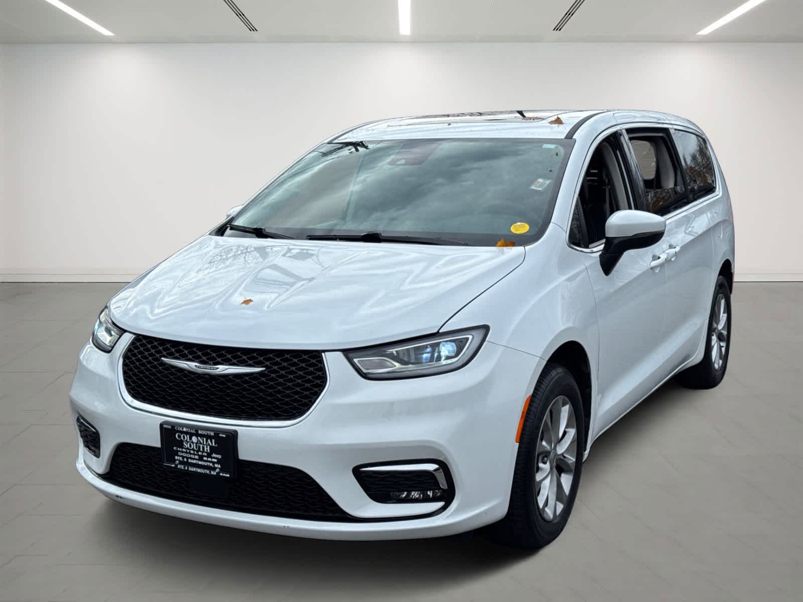 2023 Chrysler Pacifica Touring L's photo