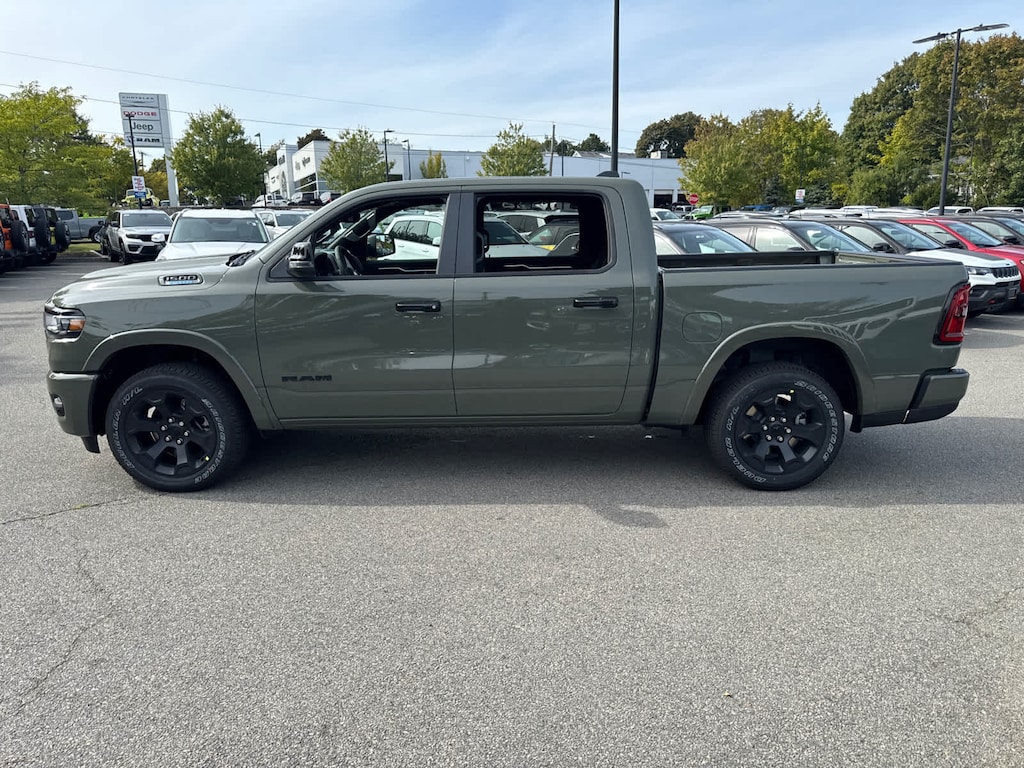 New 2025 Ram 1500 BIG HORN CREW CAB 4X4 5'7 BOX Pickup