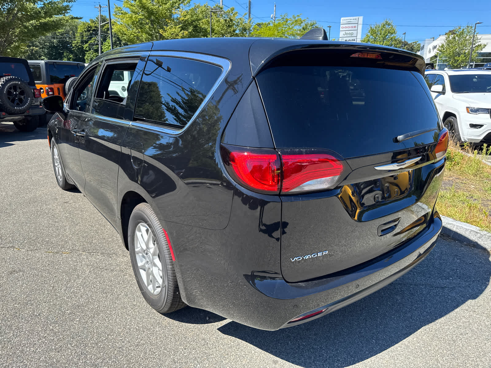 2026 Chrysler Voyager LX photo 4