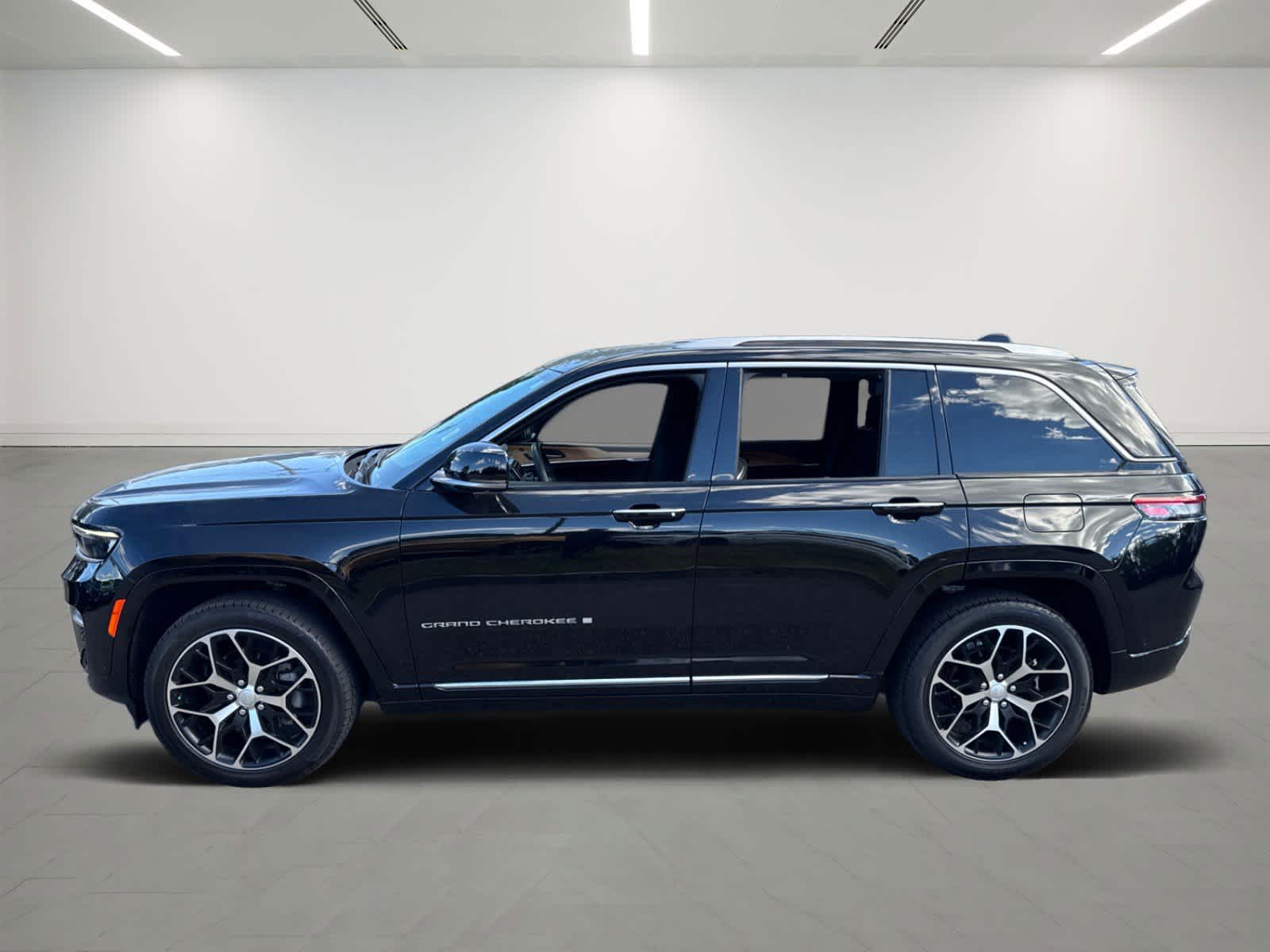 2022 Jeep Grand Cherokee Summit Reserve photo 3