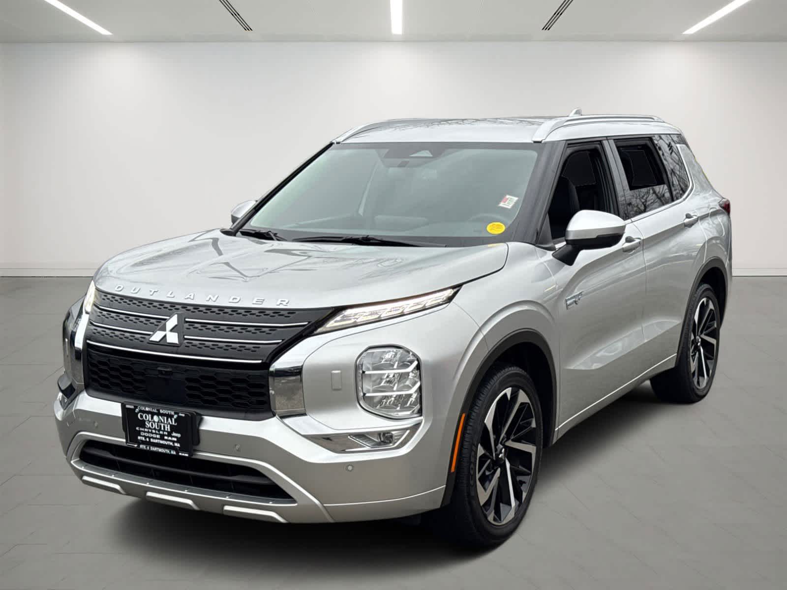 2024 Mitsubishi Outlander SEL's photo