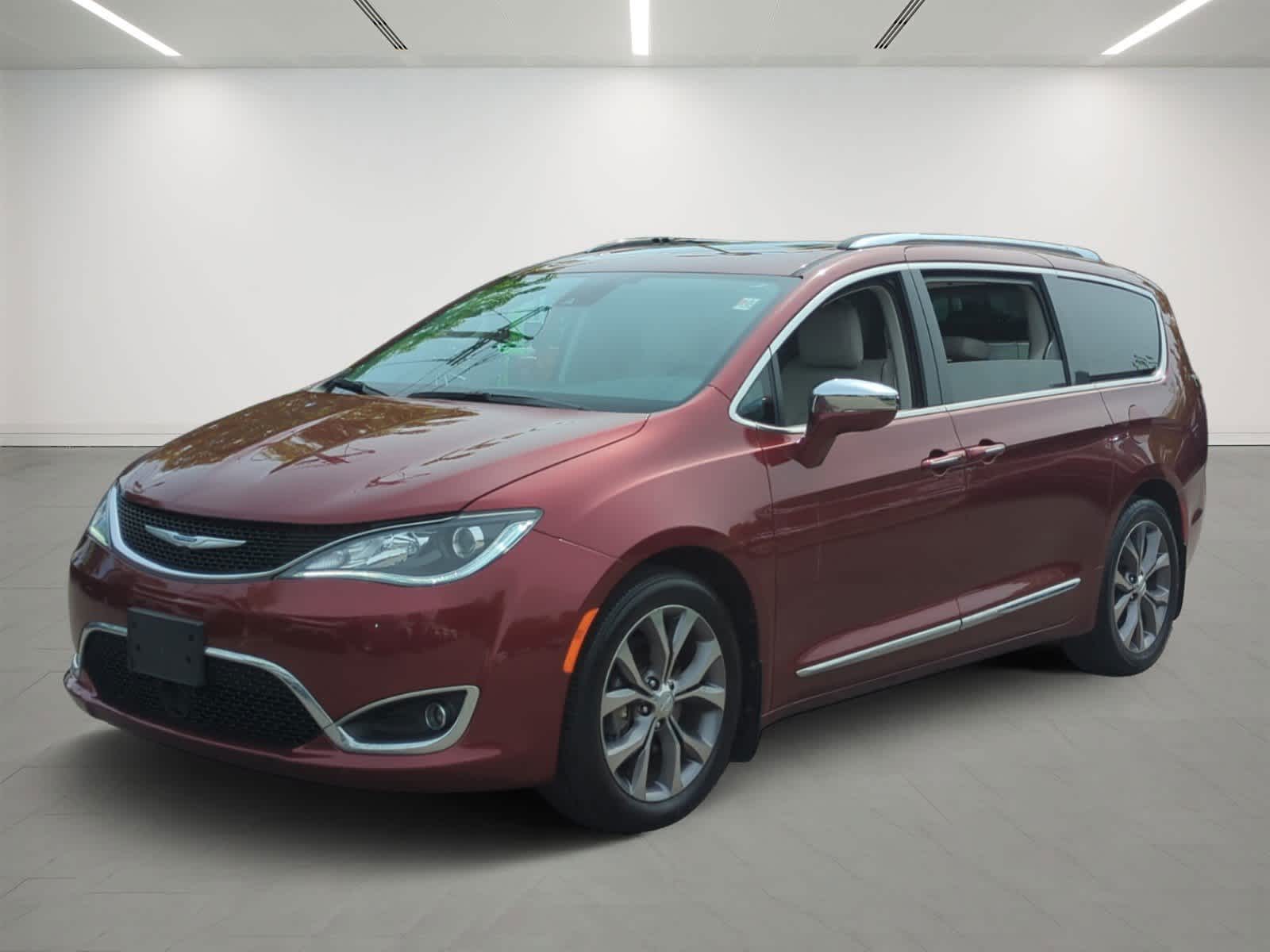 2018 Chrysler Pacifica Limited's photo