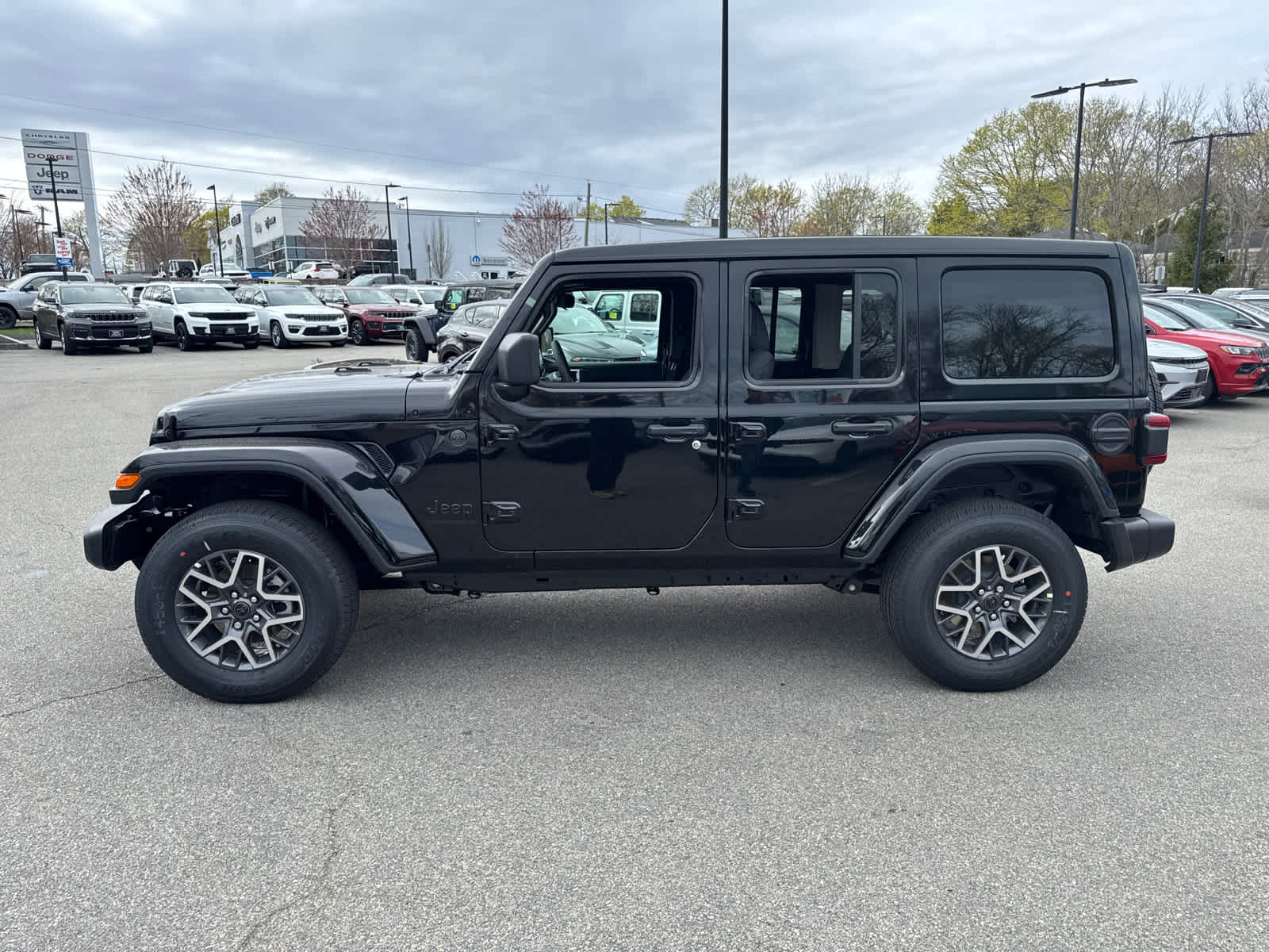 2025 Jeep Wrangler Sahara photo 3
