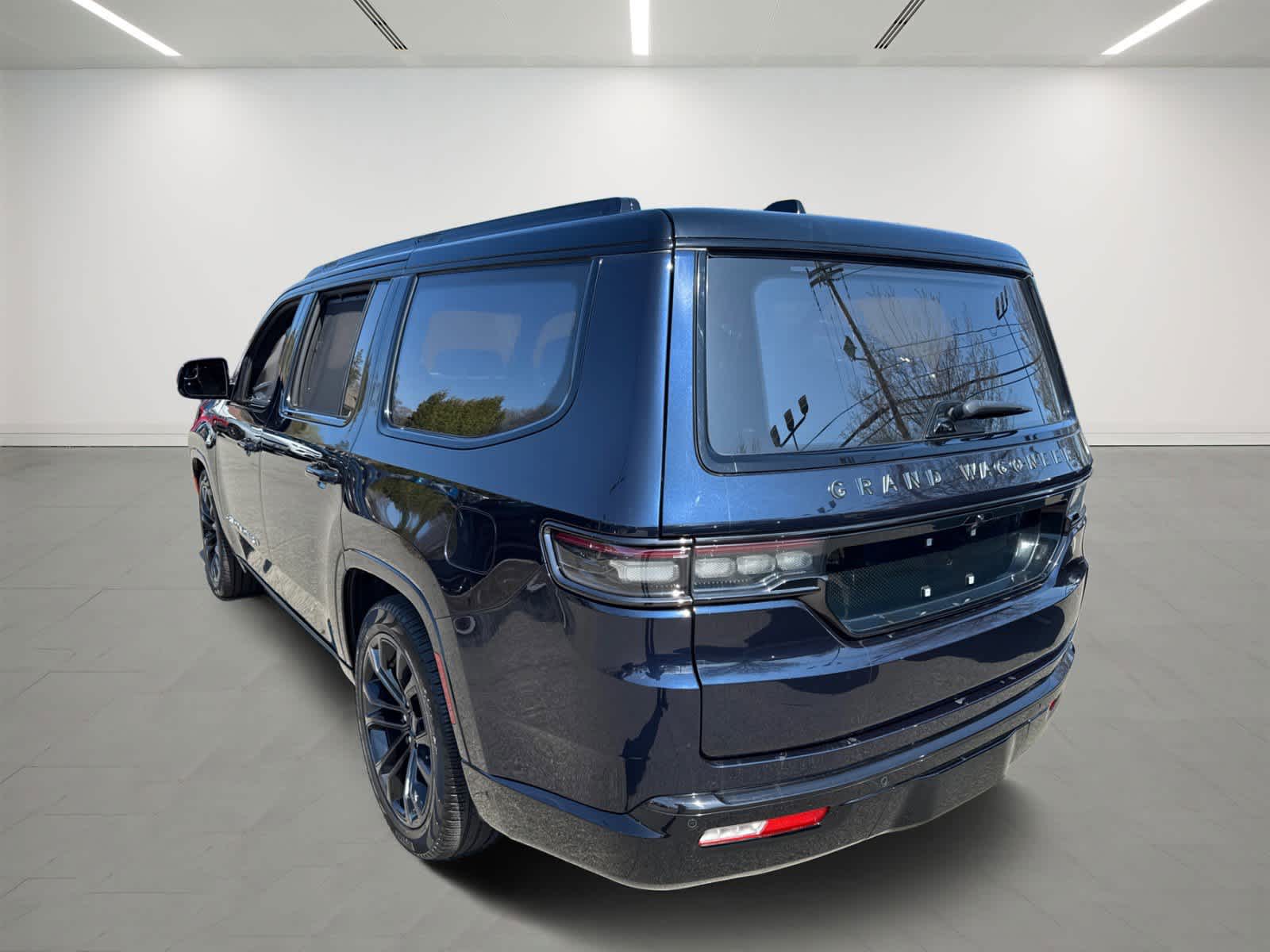 2024 Jeep Grand Wagoneer II photo 4