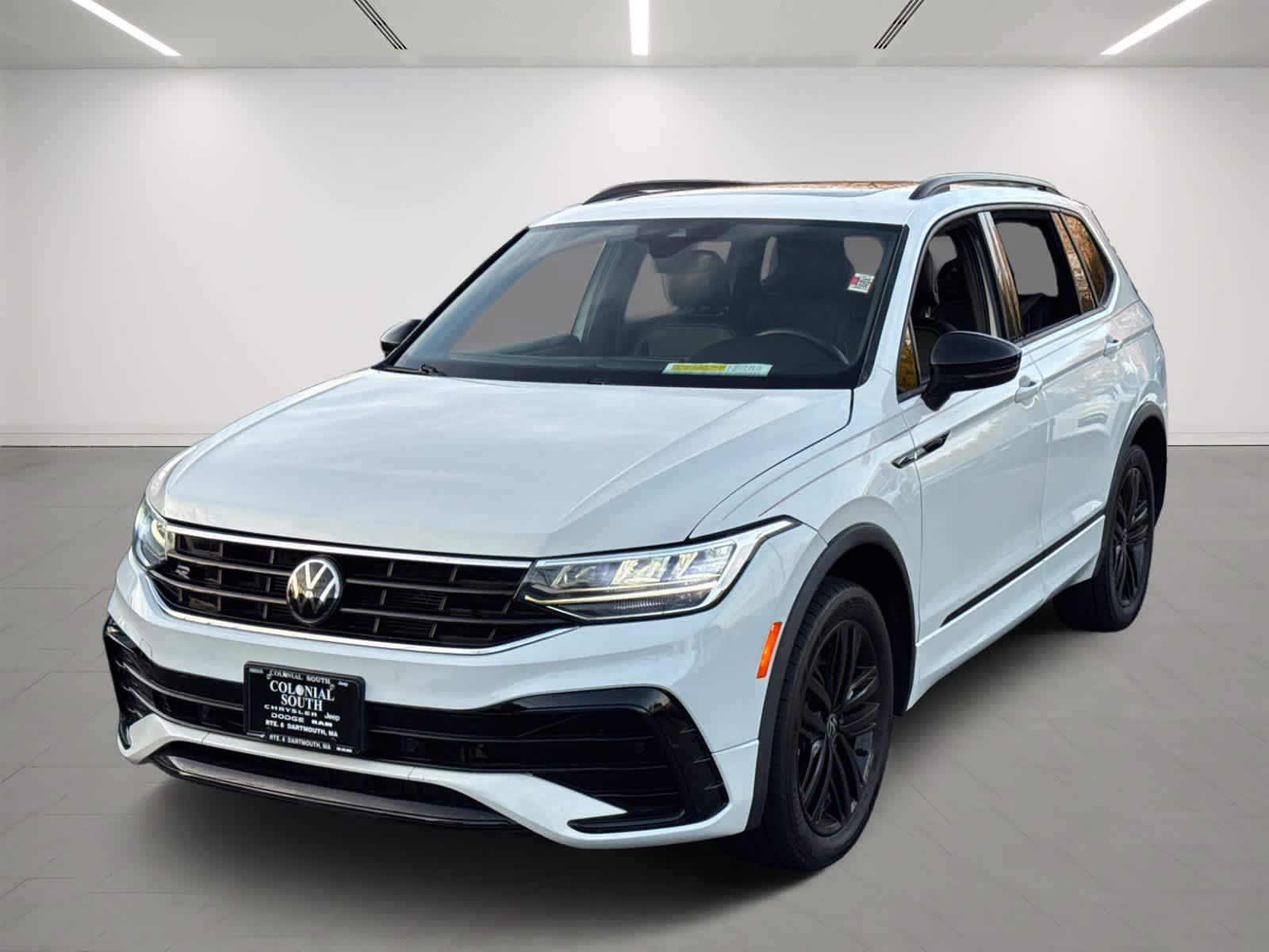 2022 Volkswagen Tiguan SE R-LINE BLACK's photo