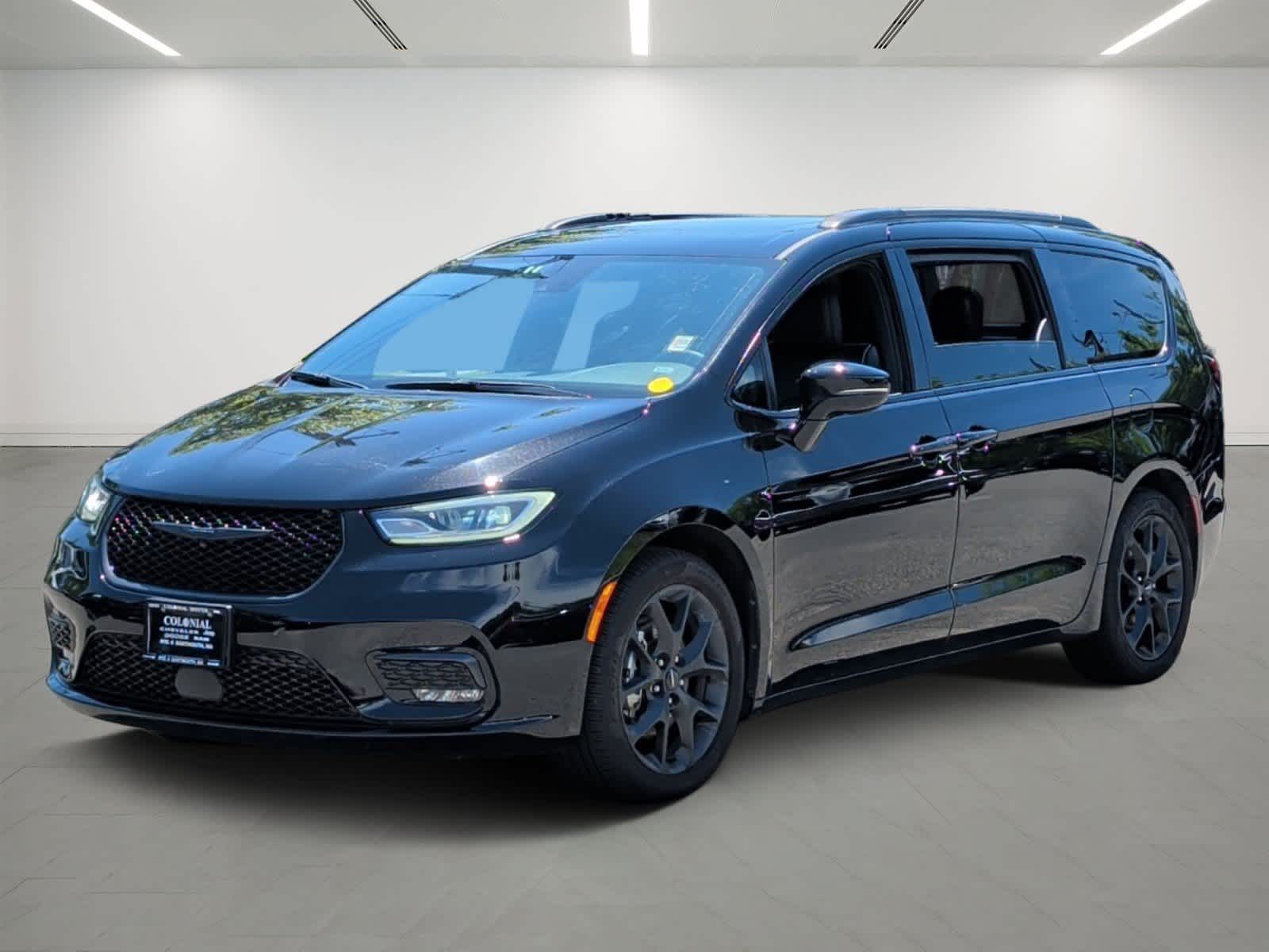 2025 Chrysler Pacifica Limited's photo