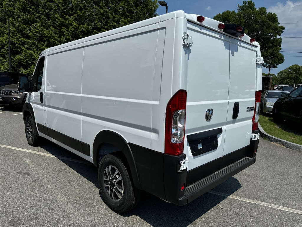 New 2024 Ram ProMaster PROMASTER 1500 SLT+ CARGO VAN LOW ROOF 136' WB Cargo Van