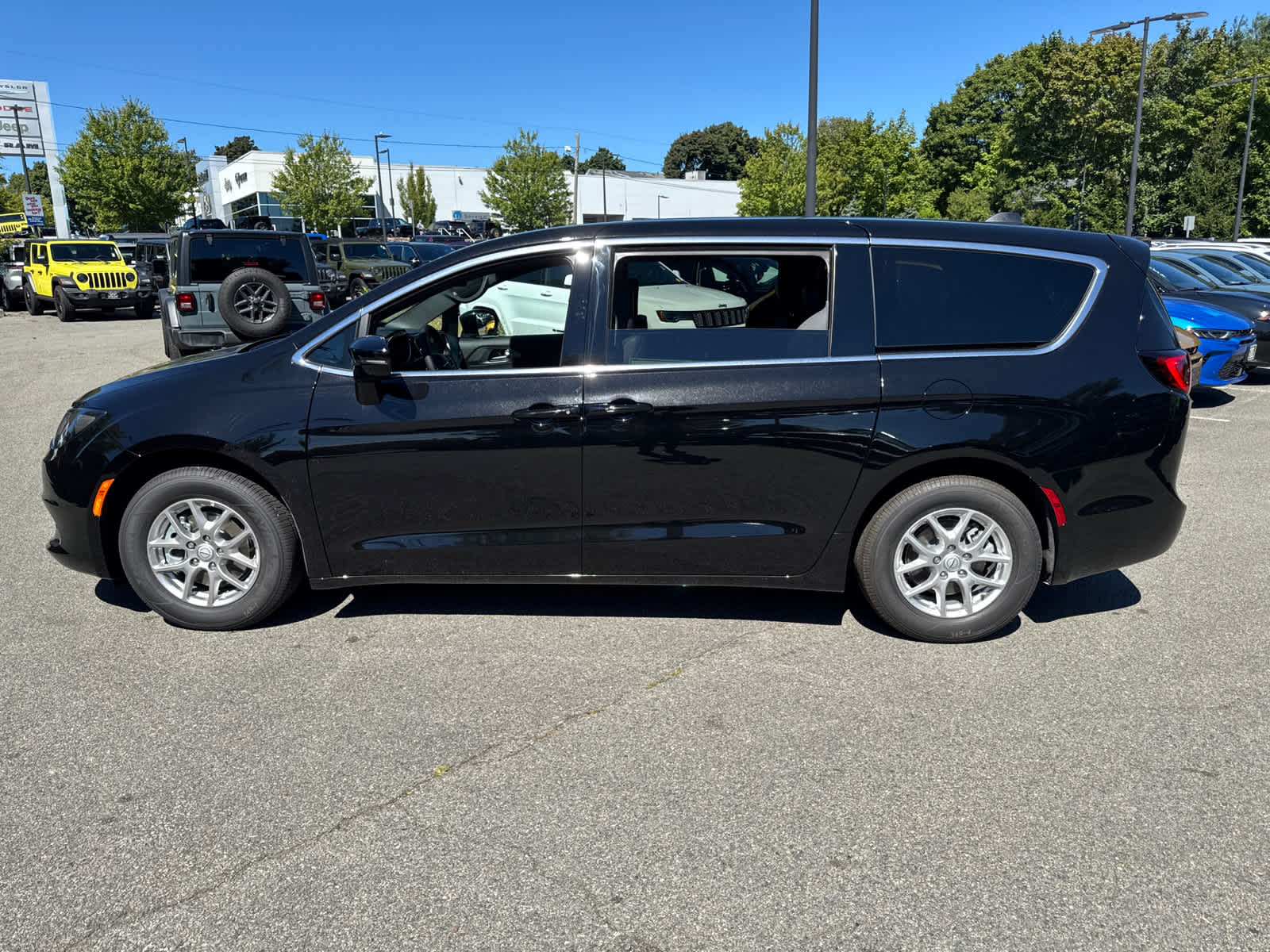 2026 Chrysler Voyager LX photo 3