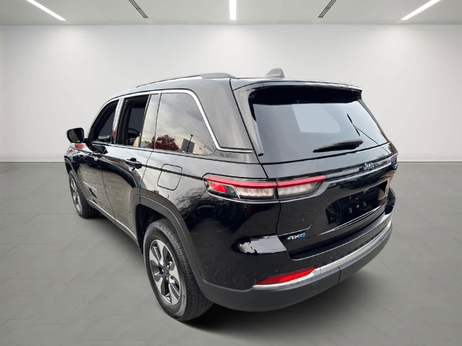 2022 Jeep Cherokee Limited 4xe photo 4