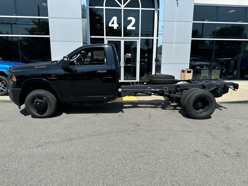New 2024 Ram 3500 Chassis Cab 3500 TRADESMAN CHASSIS REGULAR CAB 4X4 84' CA Pickup