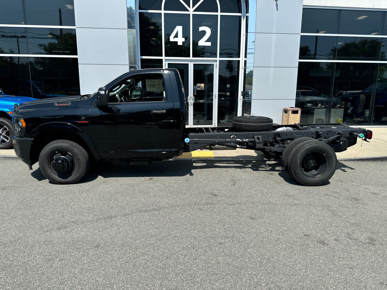 2024 Ram 3500 Tradesman photo 3