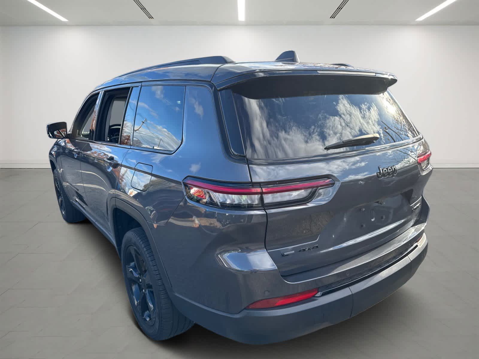 2023 Jeep Grand Cherokee Limited photo 3