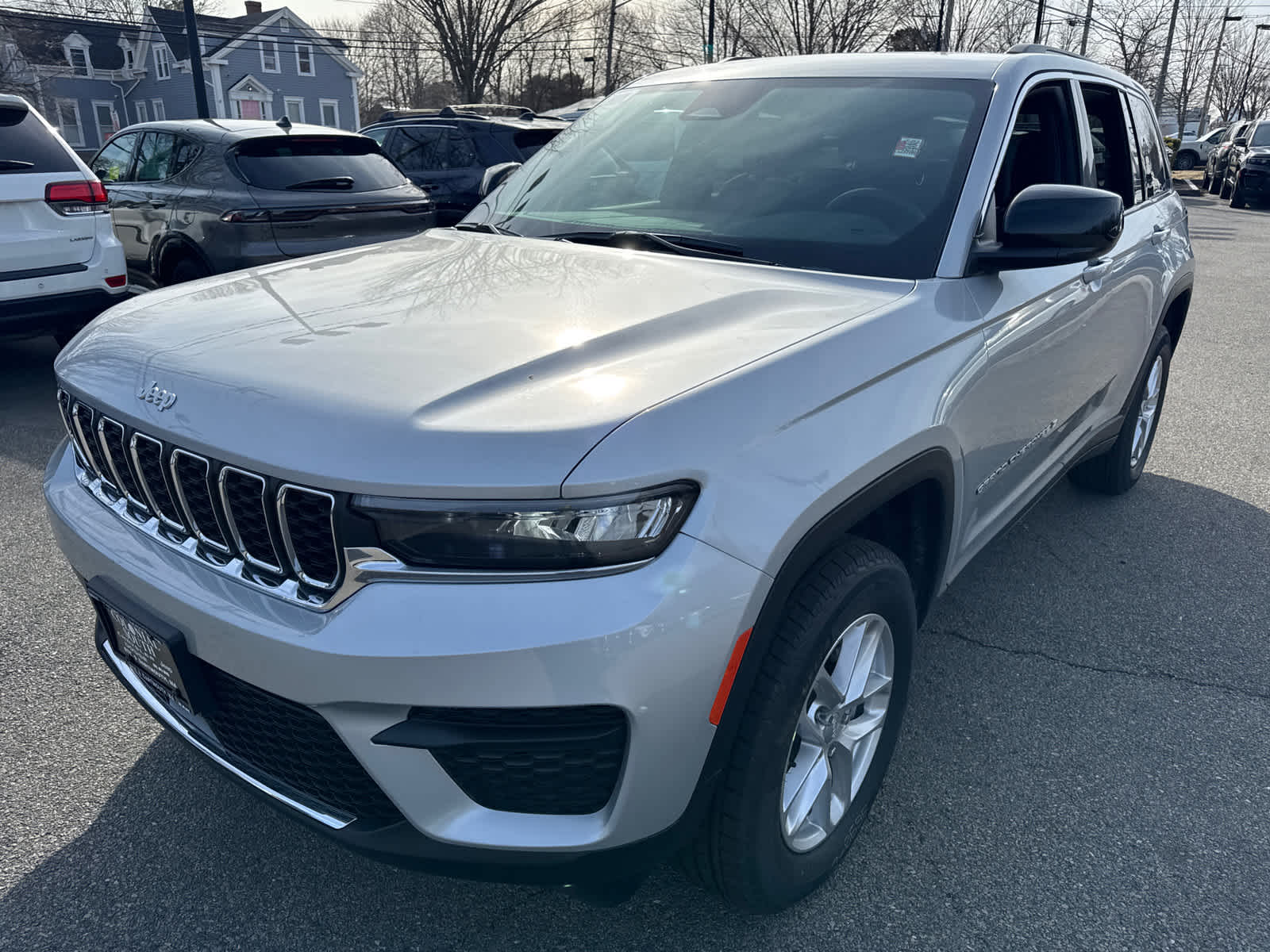 2025 Jeep Grand Cherokee Laredo X photo 2