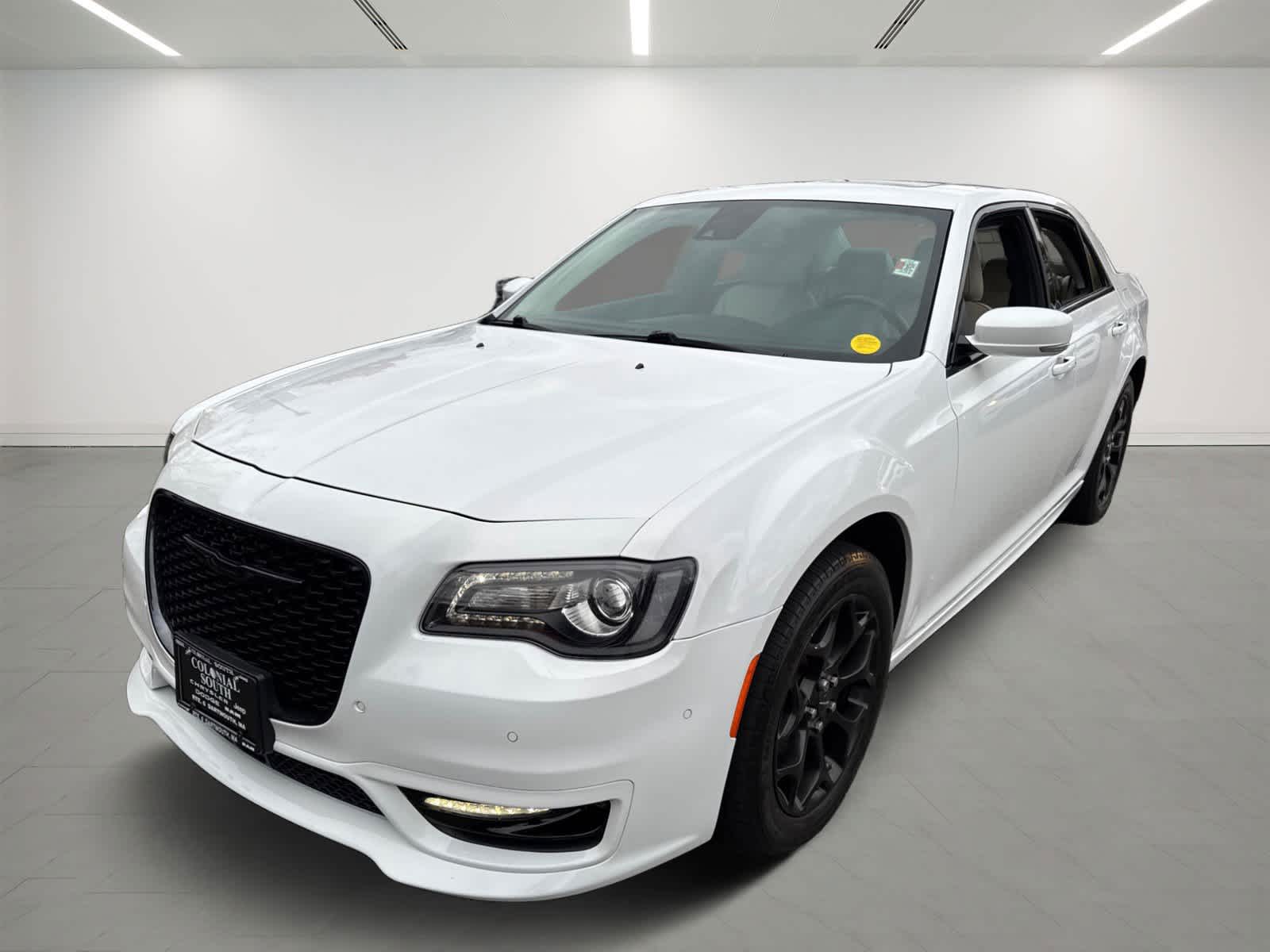 2022 Chrysler 300 Touring L photo 2