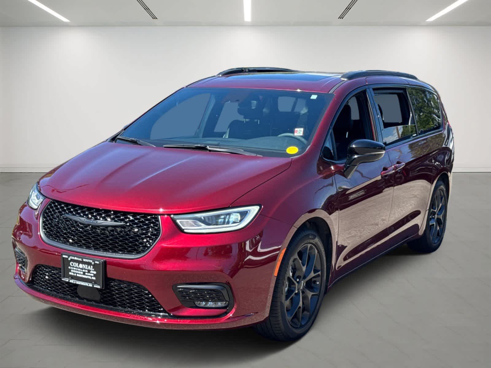 2023 Chrysler Pacifica Limited's photo