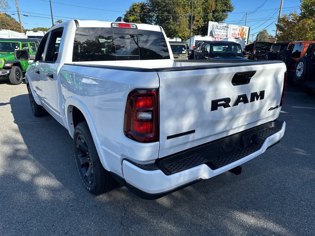 New 2025 Ram 1500 BIG HORN CREW CAB 4X4 5'7 BOX Pickup
