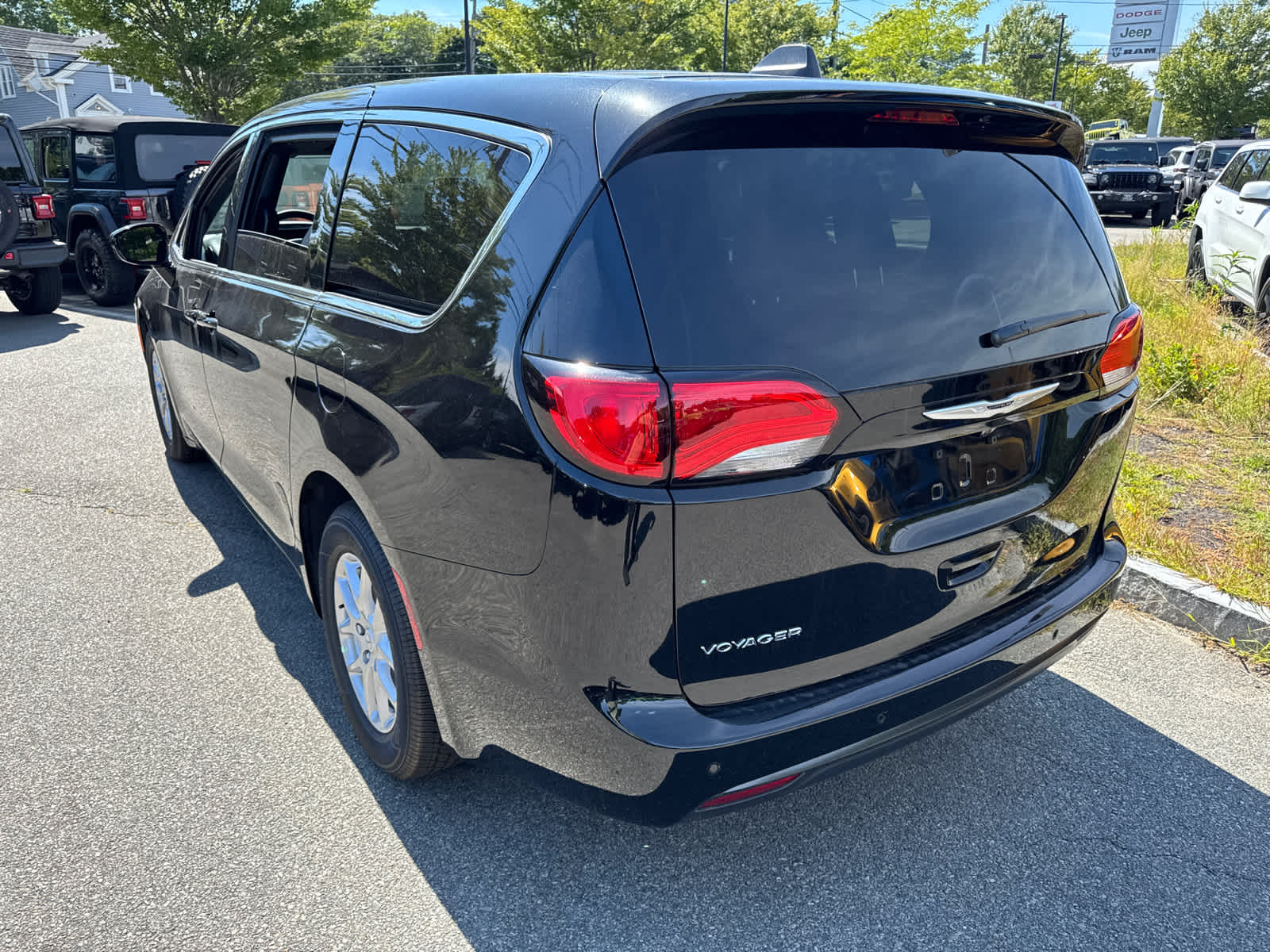 2026 Chrysler Voyager LX photo 4