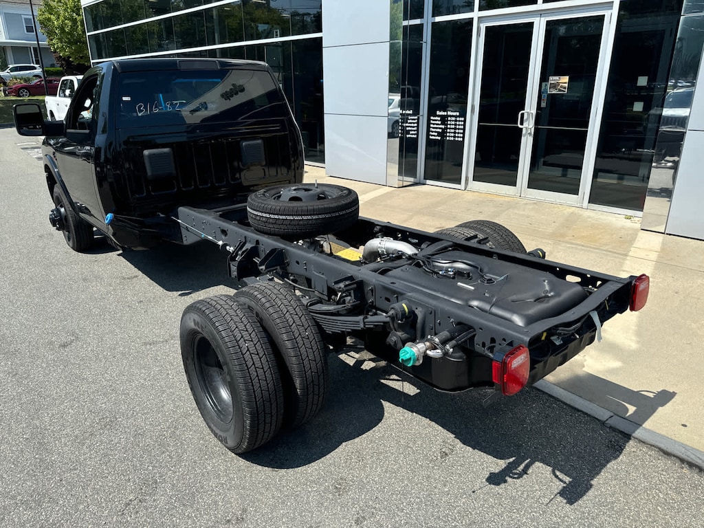New 2024 Ram 3500 Chassis Cab 3500 TRADESMAN CHASSIS REGULAR CAB 4X4 84' CA Pickup