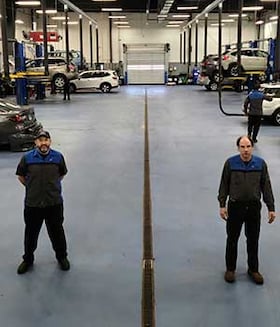 Staff member Technicians with over 30 years of experience from ID_a60aa5f0d6ed