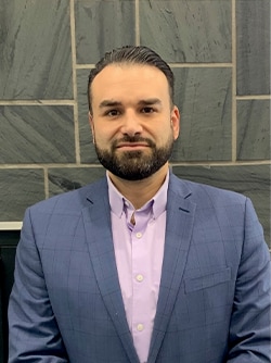 Staff member Mario Cortella from ID_e7a03f505a01