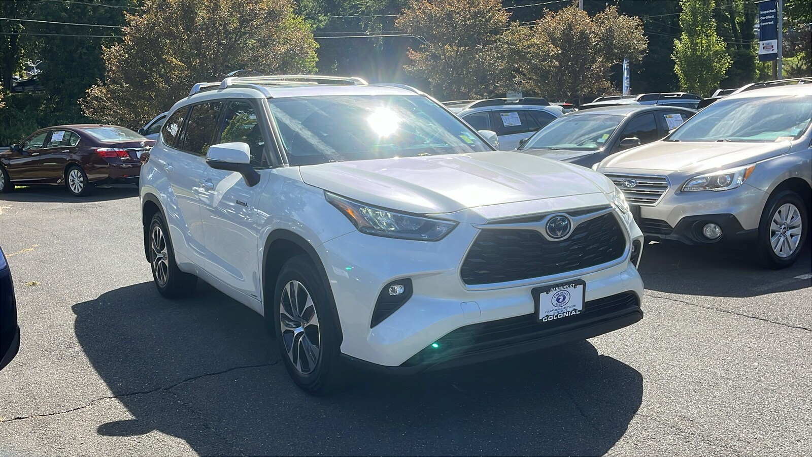 2020 Toyota Highlander Hybrid XLE photo 2