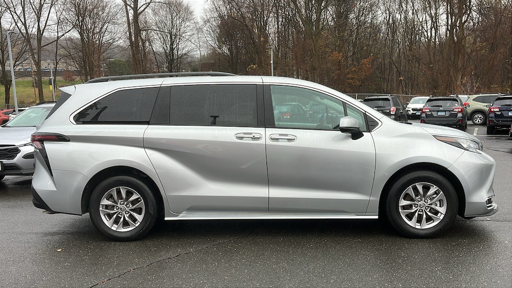 Used 2024 Toyota Sienna XLE Minivan/Van