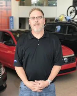 Staff member Mike Katze from 323b061c13af