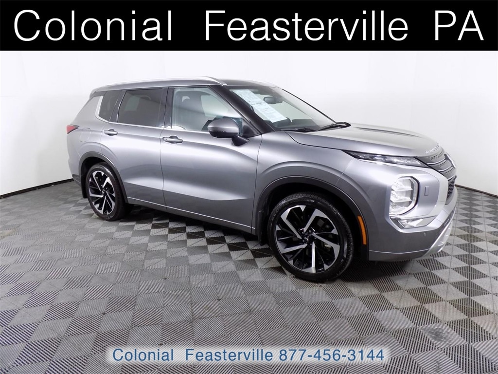 2023 Mitsubishi Outlander SEL's photo