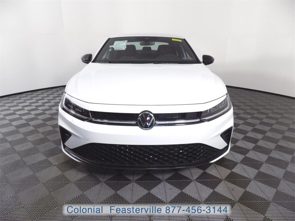 2025 Volkswagen Jetta 1.5T Sport photo 3