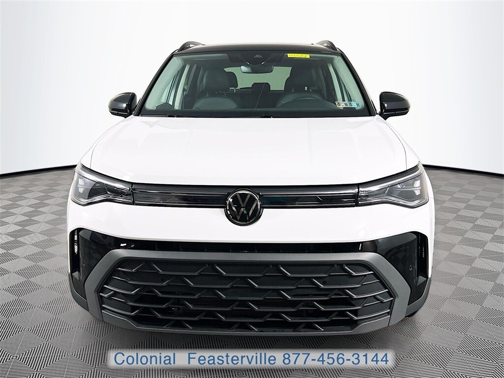 2025 Volkswagen Taos SE photo 2