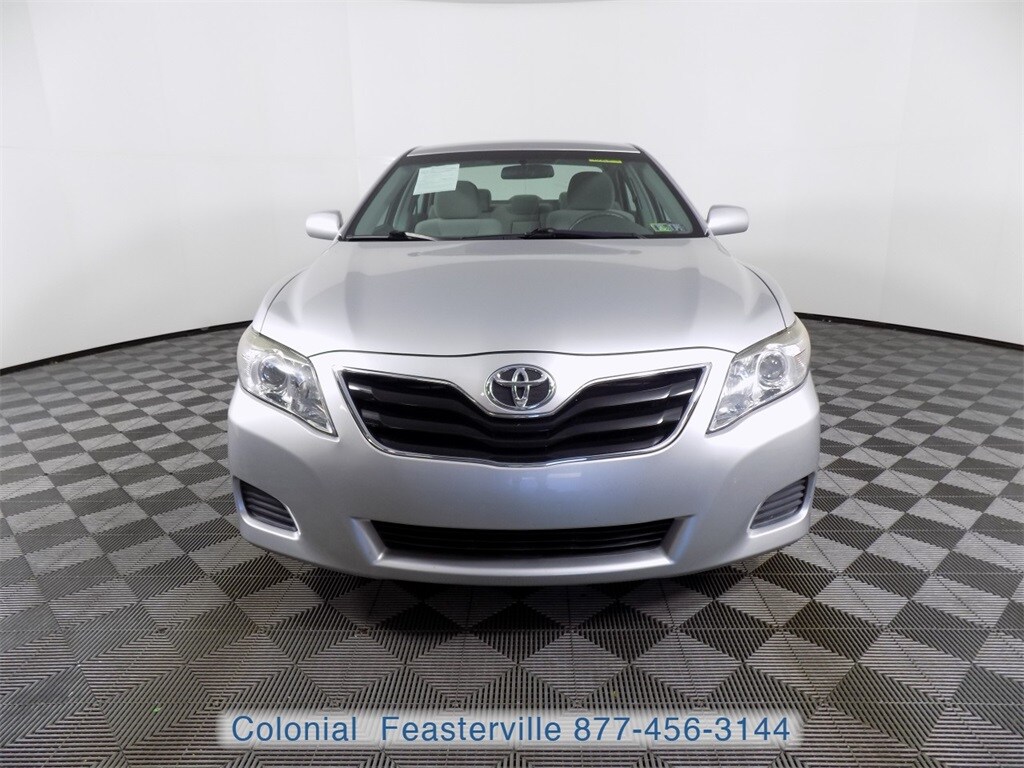 2011 Toyota Camry LE photo 3