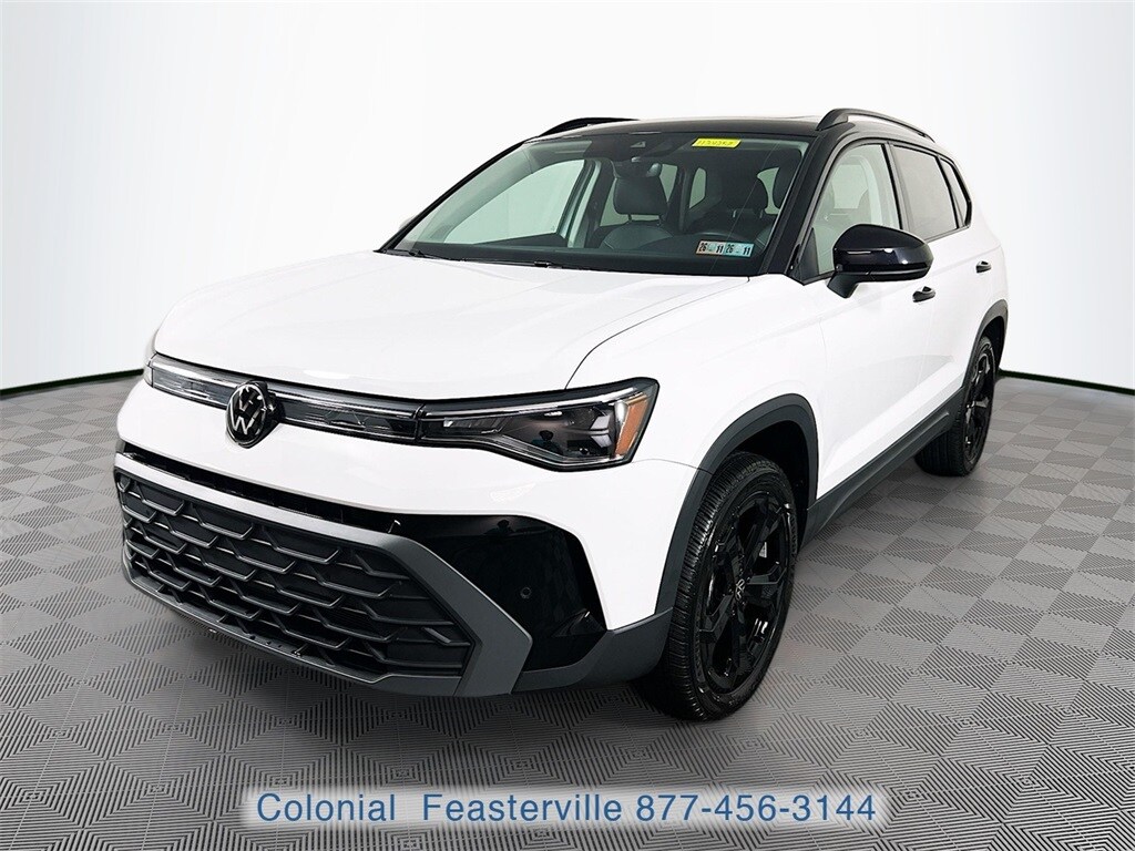 2025 Volkswagen Taos SE photo 3