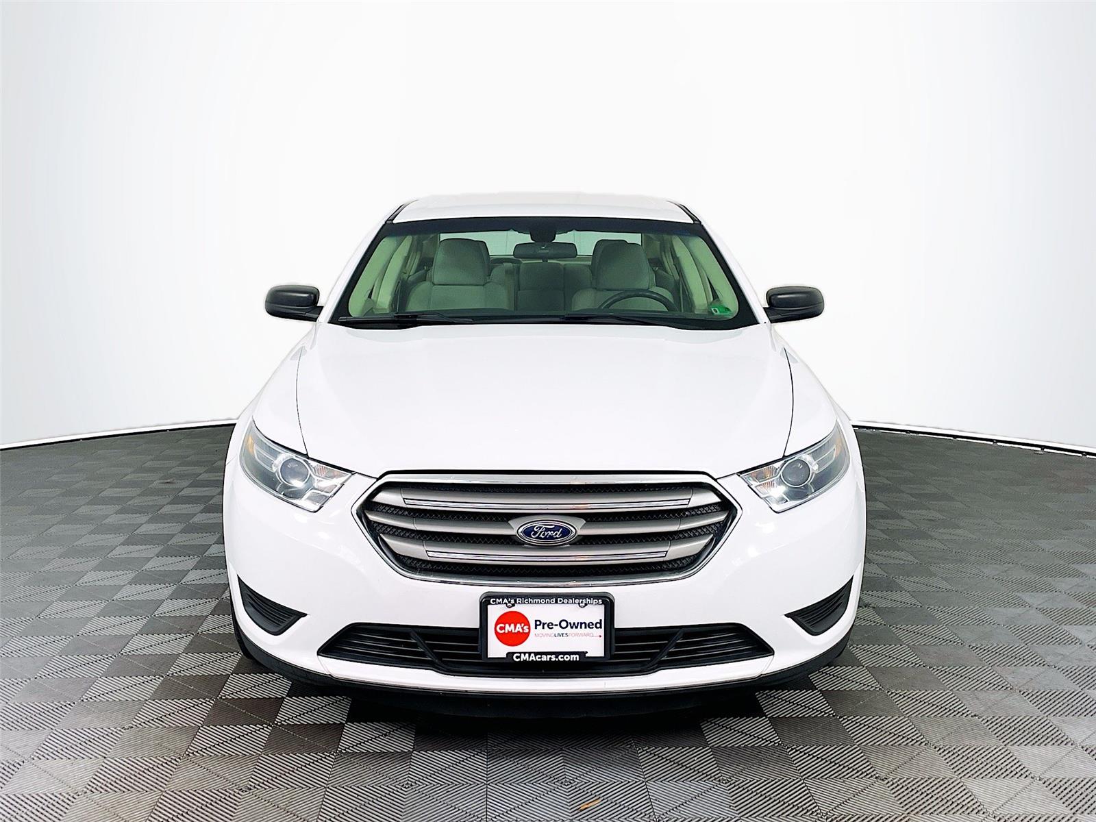 2017 Ford Taurus SE photo 2