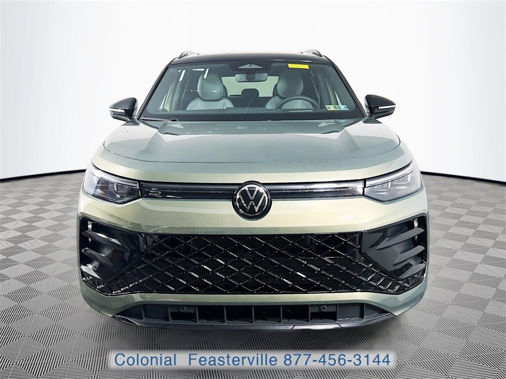 2026 Volkswagen Tiguan SE R-Line Black photo 2