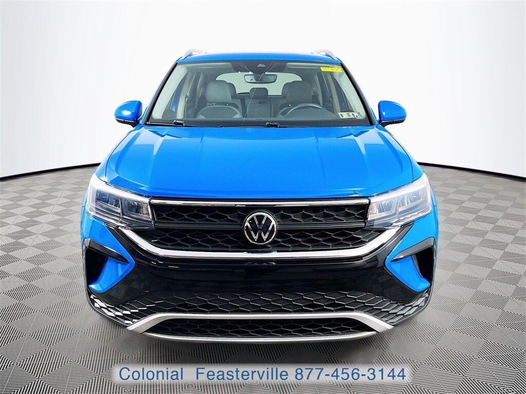 2022 Volkswagen Taos SE photo 2