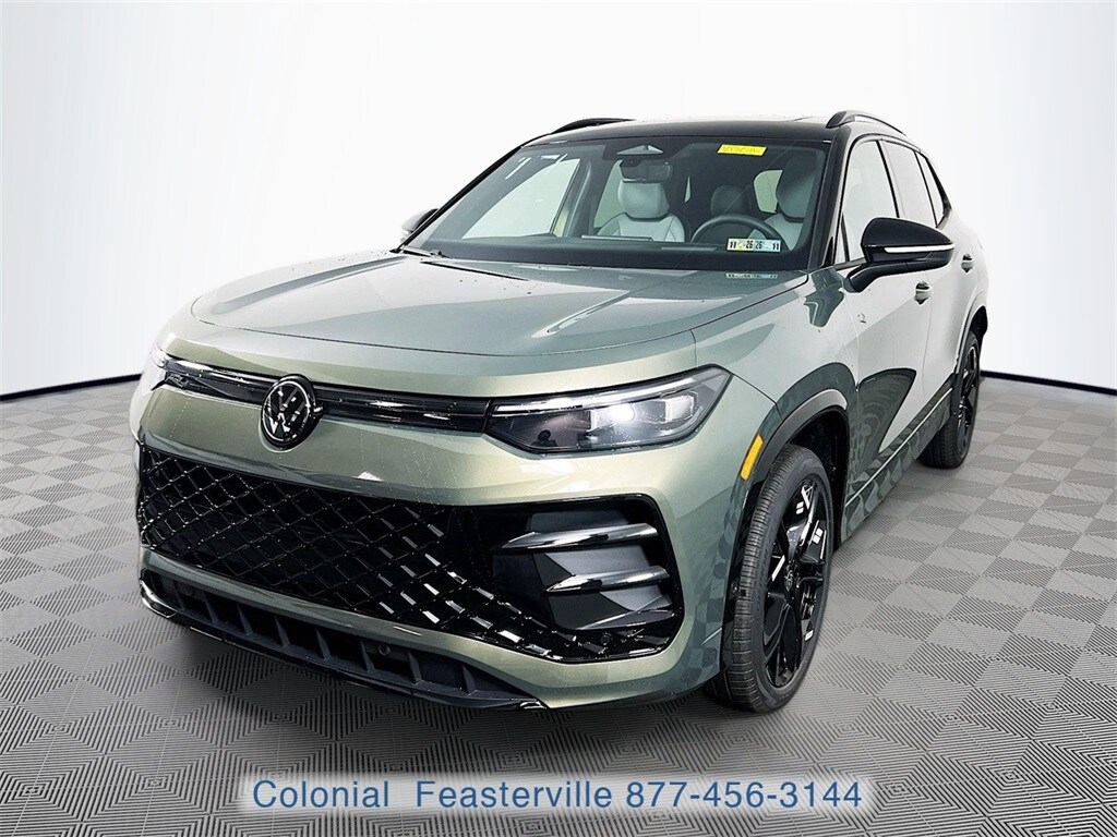 2026 Volkswagen Tiguan SE R-Line Black photo 3